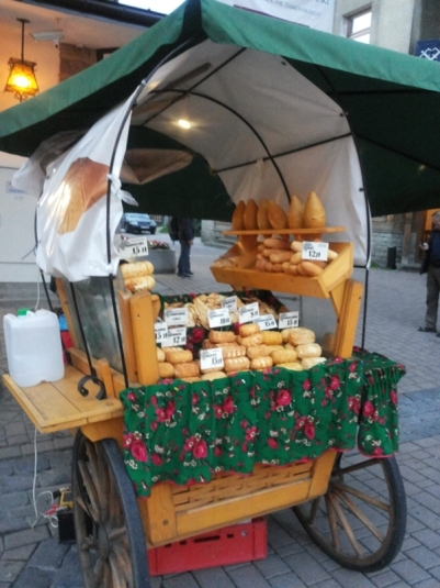Prekyba sūriais vežimaityje